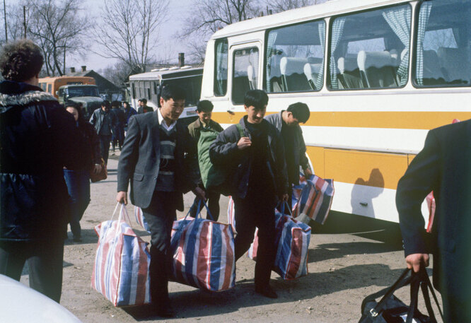 Шанхайки, развалы, барахолки: как мы ходили на рынки в 90-е годы