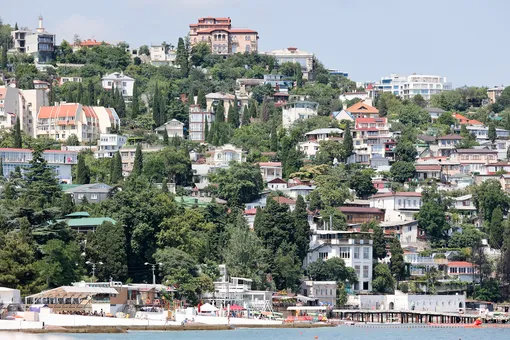 Первое речное такси, сказочные витрины ЦДМ и ипотека в Крыму: что нового в разных регионах России