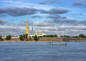 Часовая прогулка на теплоходе от Петропавловской крепости